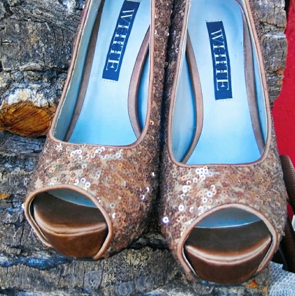 Vera wang. Bronze sequined pumps. Size 6.5 - Picture 2 of 3